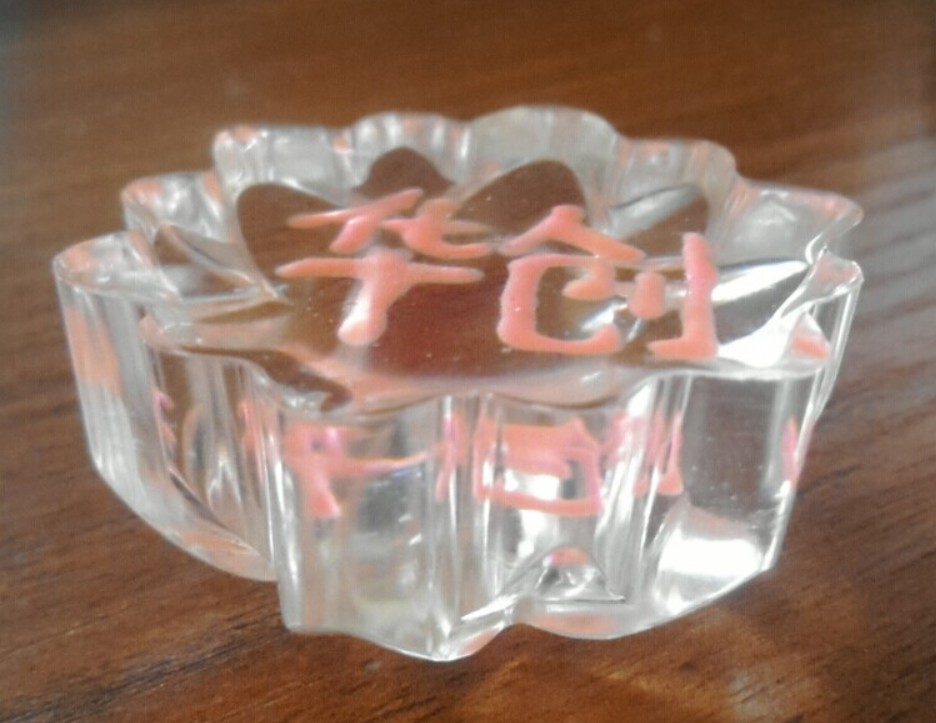 水晶滴膠固化后表面發(fā)白是什么原因？該如何解決發(fā)白問題？